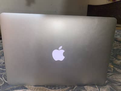 MacBook Air 2017 - 8GB RAM / 256GB SSD - 10/10 Mint Condition