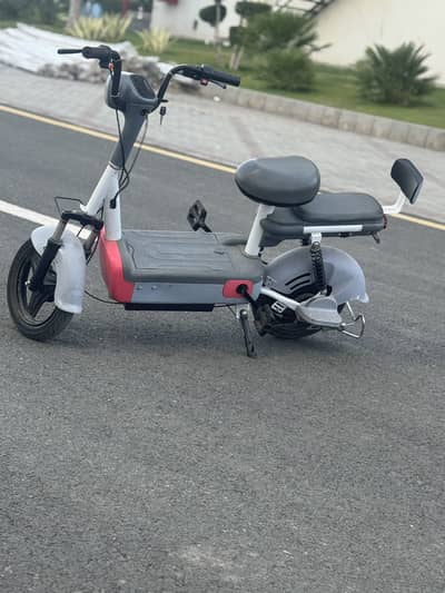 Electric scooty