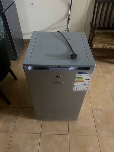 Universal Mini fridge and freezer