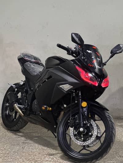 Kawasaki ninja zx10r 250cc 2025 model ( sports heavy bike )