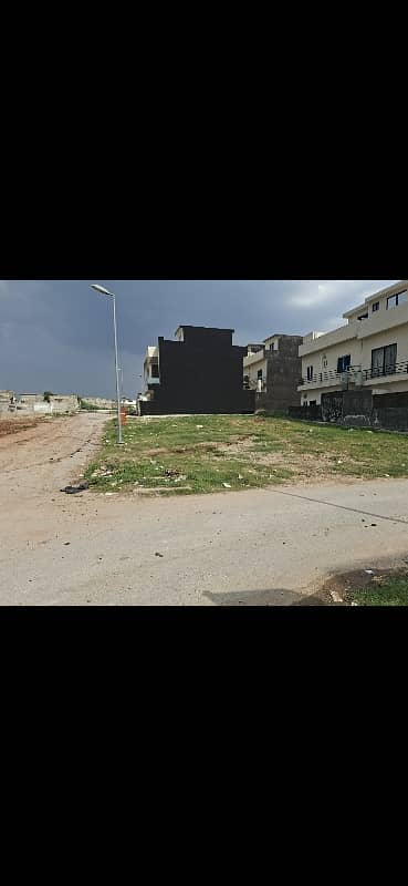 Ali Block 5 Marla corner plot Available for sale.