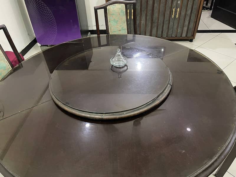 Round dining table 1