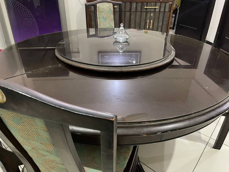 Round dining table 4