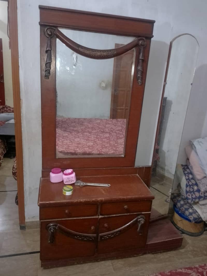 Dressing table 0