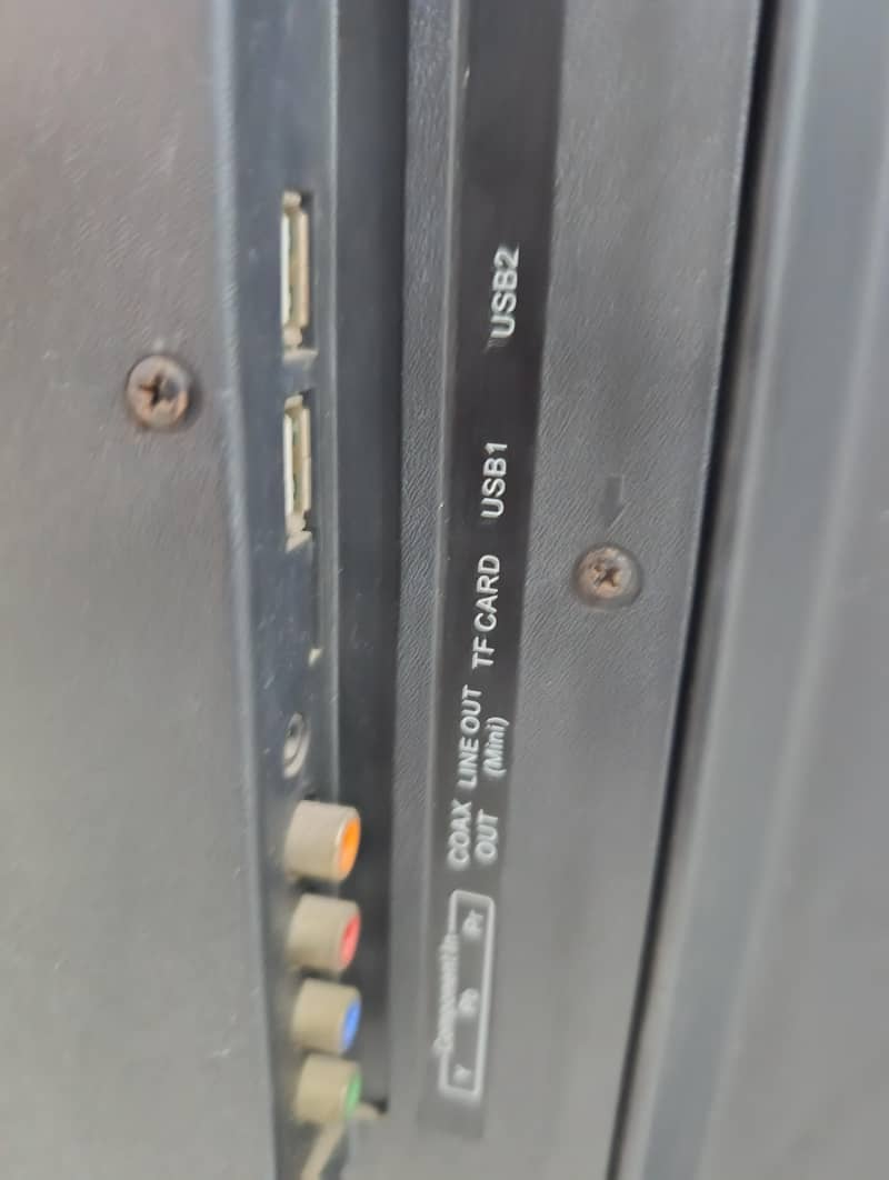 LCD screen TV 6