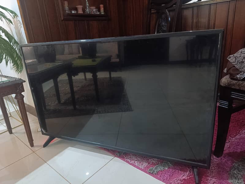 LCD screen TV 8