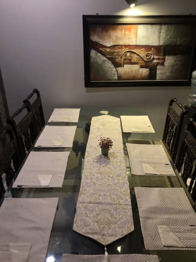 High-Quality Dining Table - Excellent Condition