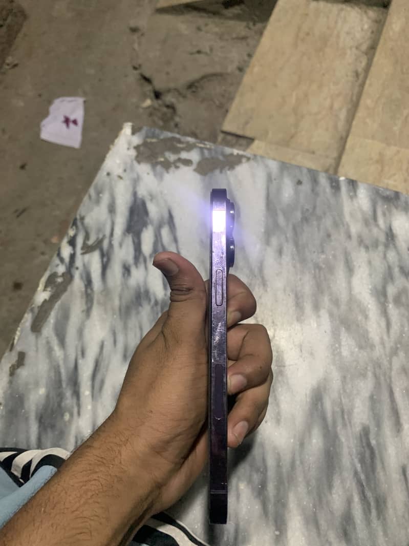 iPhone 14 Pro Max 4