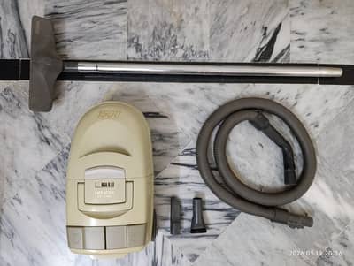 Hitachi (CV 2900) vacuum cleaner For sale