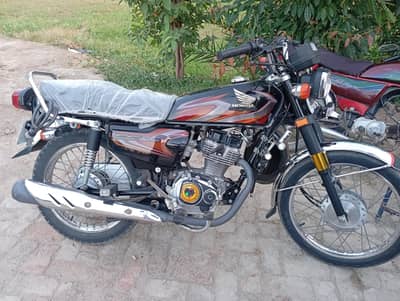 125 2022 model has zero condition mein jisne Lena ho contact Karen
