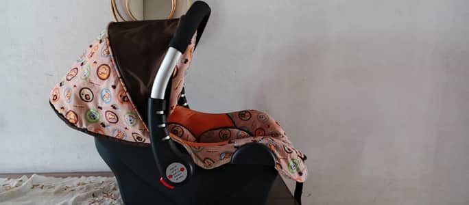 BABY CAR SEAT AND CARRIER