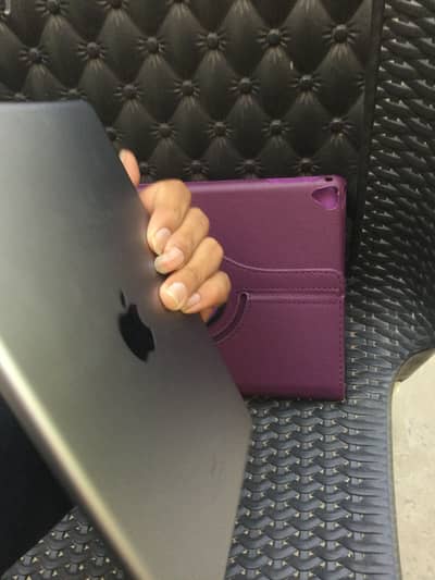 Ipad 6 gen 128gb contect only whatsapp 03344113458