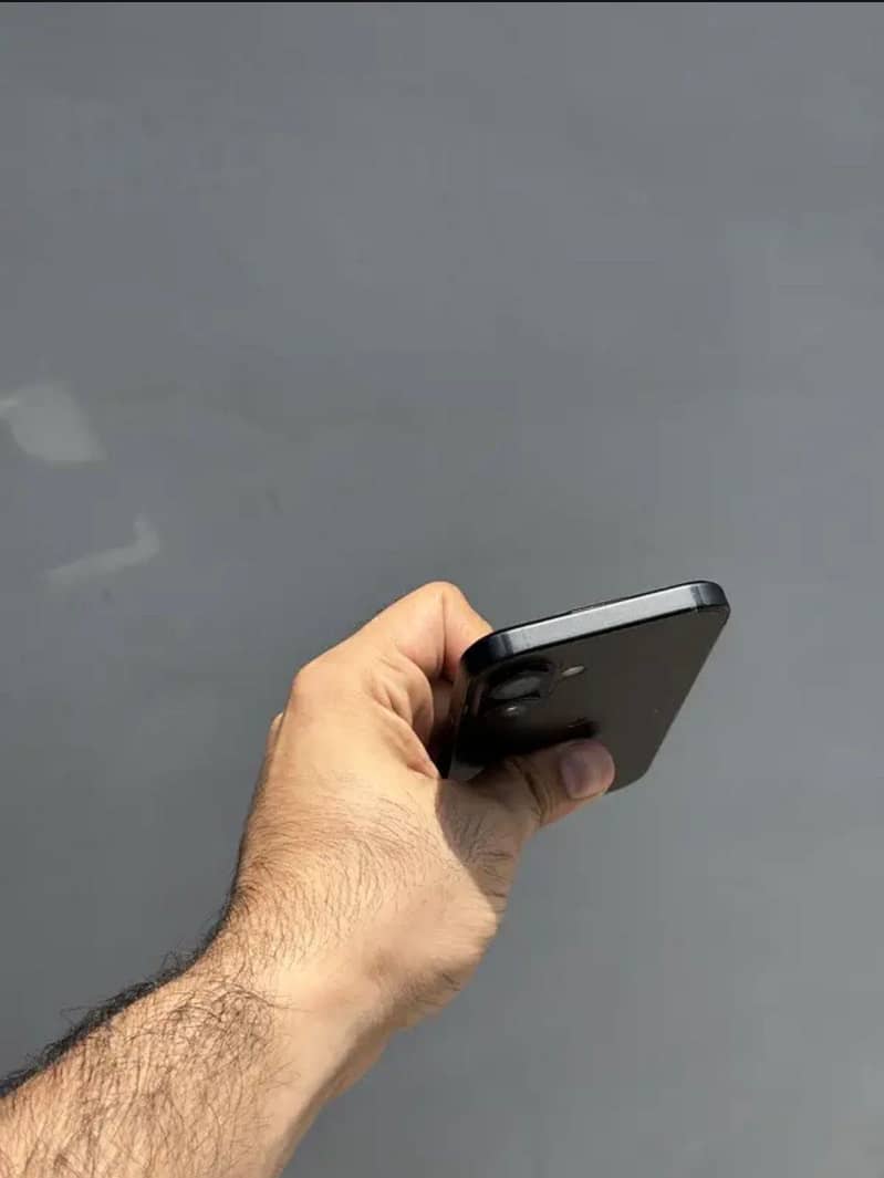 iPhone 16 3