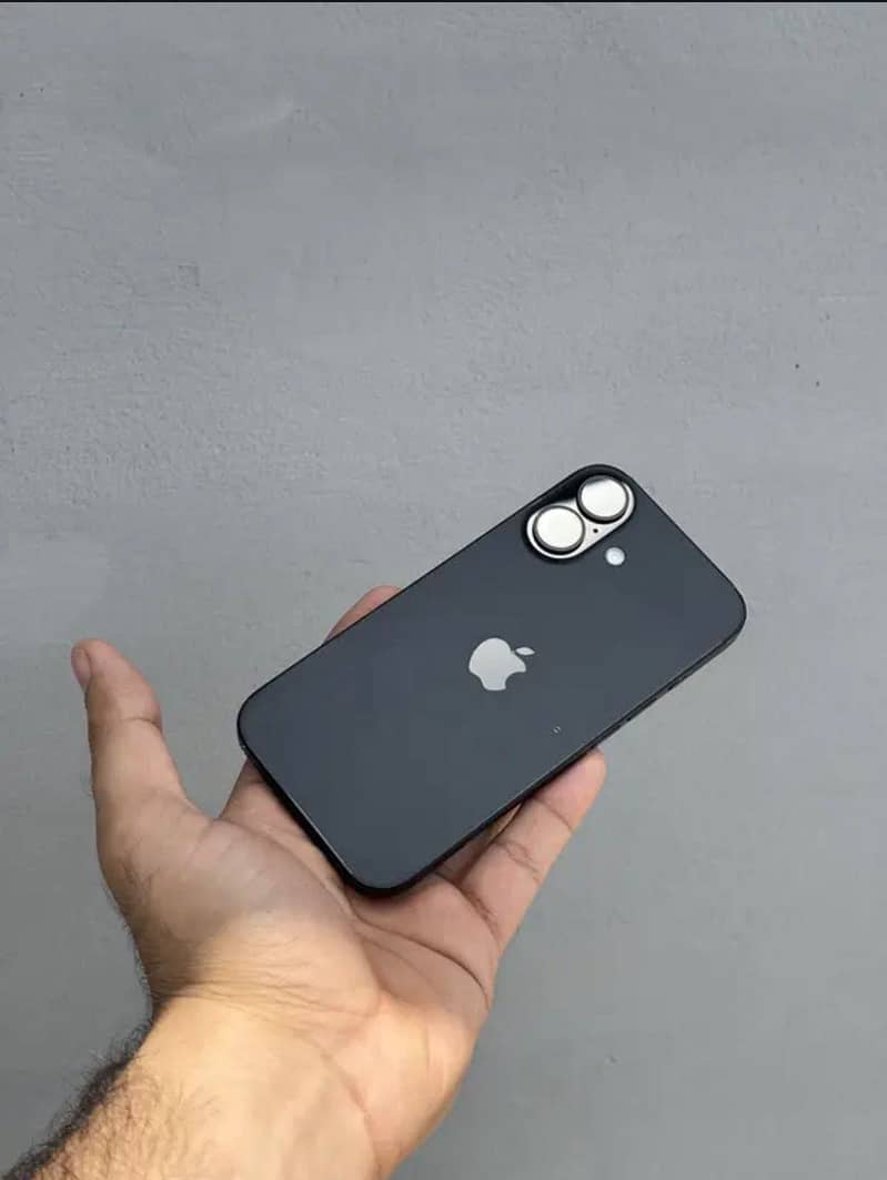 iPhone 16 4