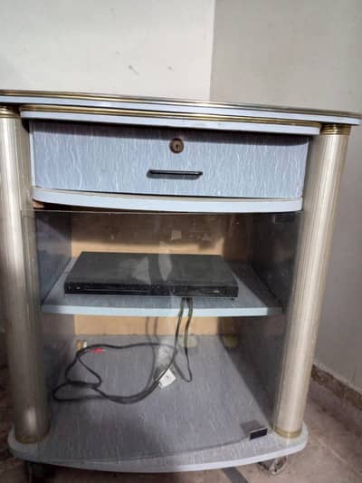 T. v trolley with good condition bhot kam use hoi hai