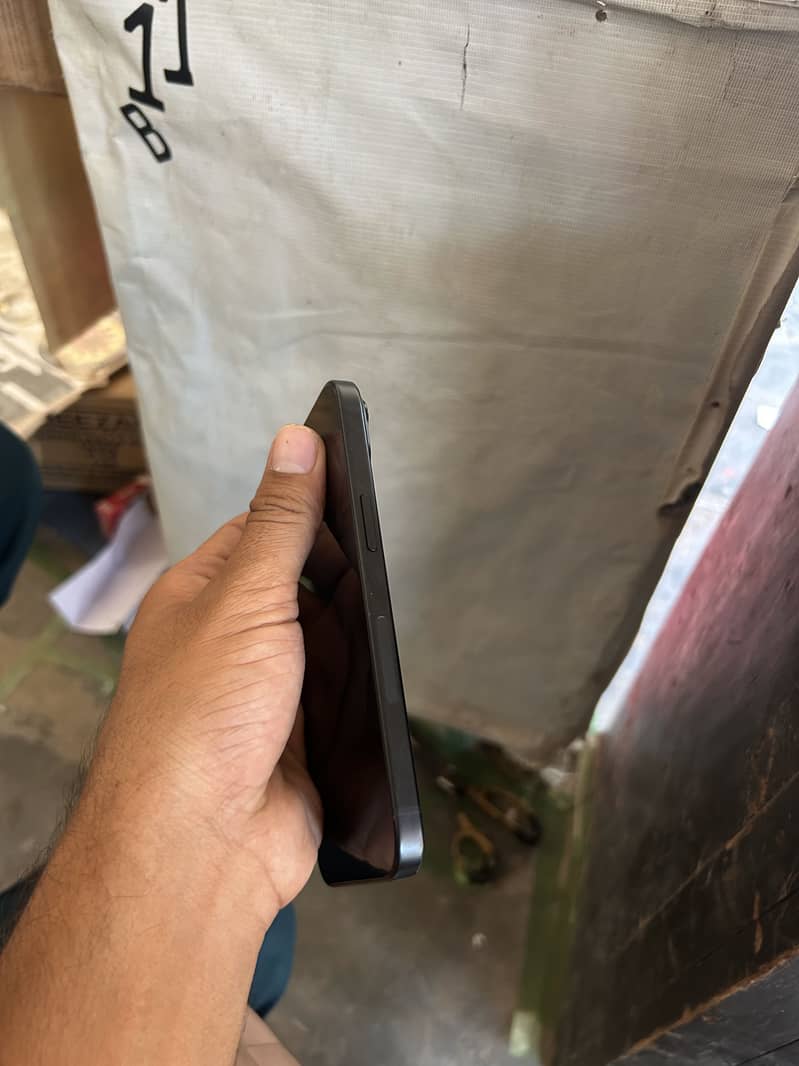 iPhone 15 2