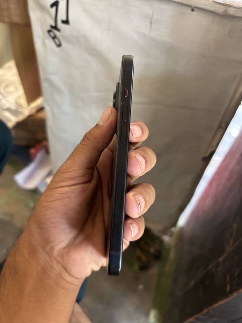 iPhone 15 5