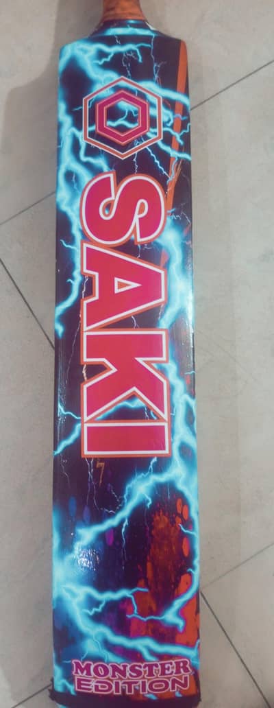 Orignal Lankan Tape ball cricket Bat one month used Look like new