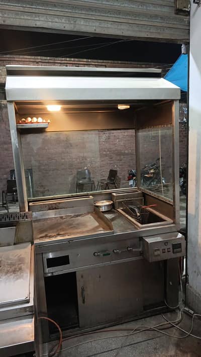 16L fryer + Hotplate + counter