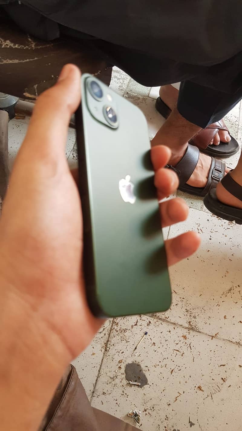 Apple iPhone 13 0