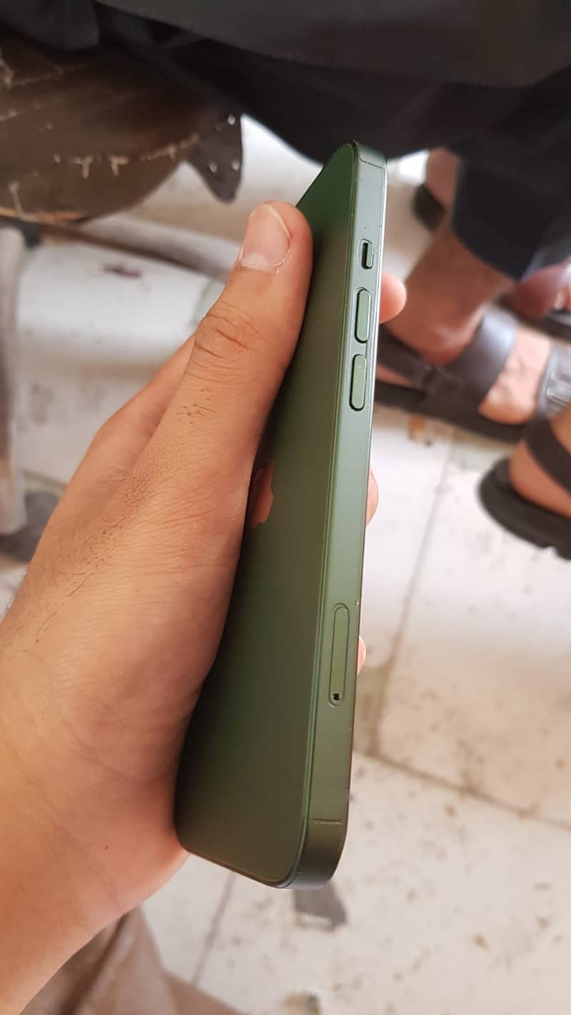 Apple iPhone 13 1