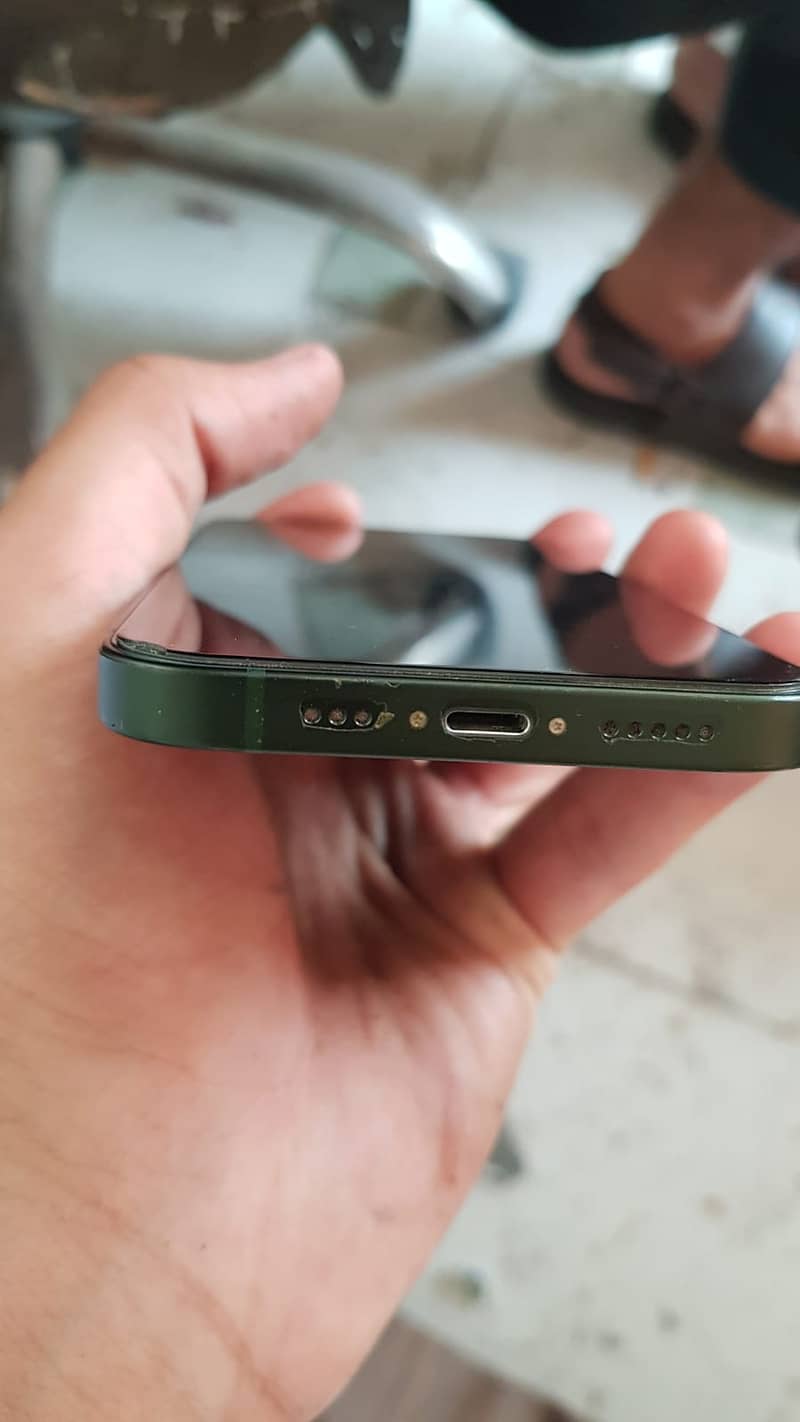 Apple iPhone 13 2