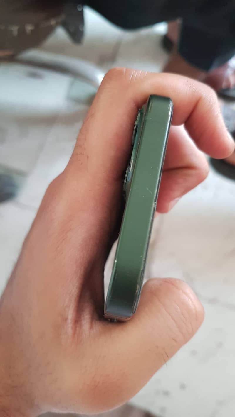 Apple iPhone 13 3