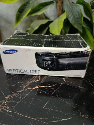 SAMSUNG NX1 ED-VGN01 Camcorder Vertical Grip (Battery not included)