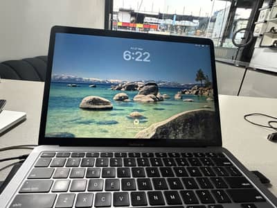 MacBook Pro 2021 M2 8/258 ic locked
