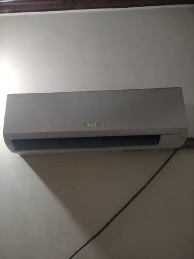 1 Ton non inverter Ac available in reasoable price