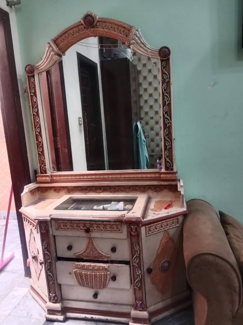 Bed plus dressing plus side table 1