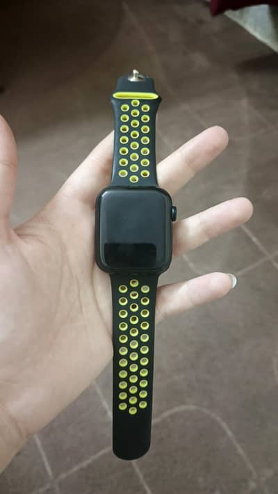 Apple Watch SE 2022  for sale Price 40k.  Quetta Cantt.