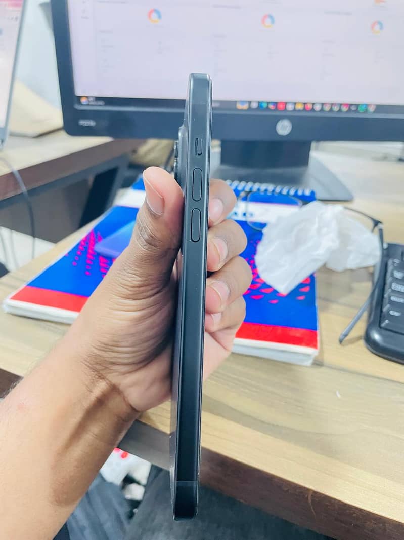 Apple iPhone 15 plus 2