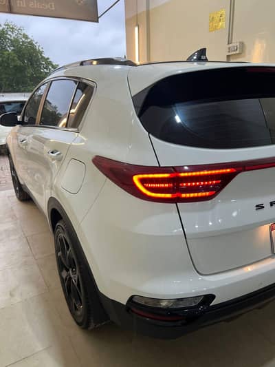 Kia Sportage black edition like new car jis Bhai ko chahiye num py