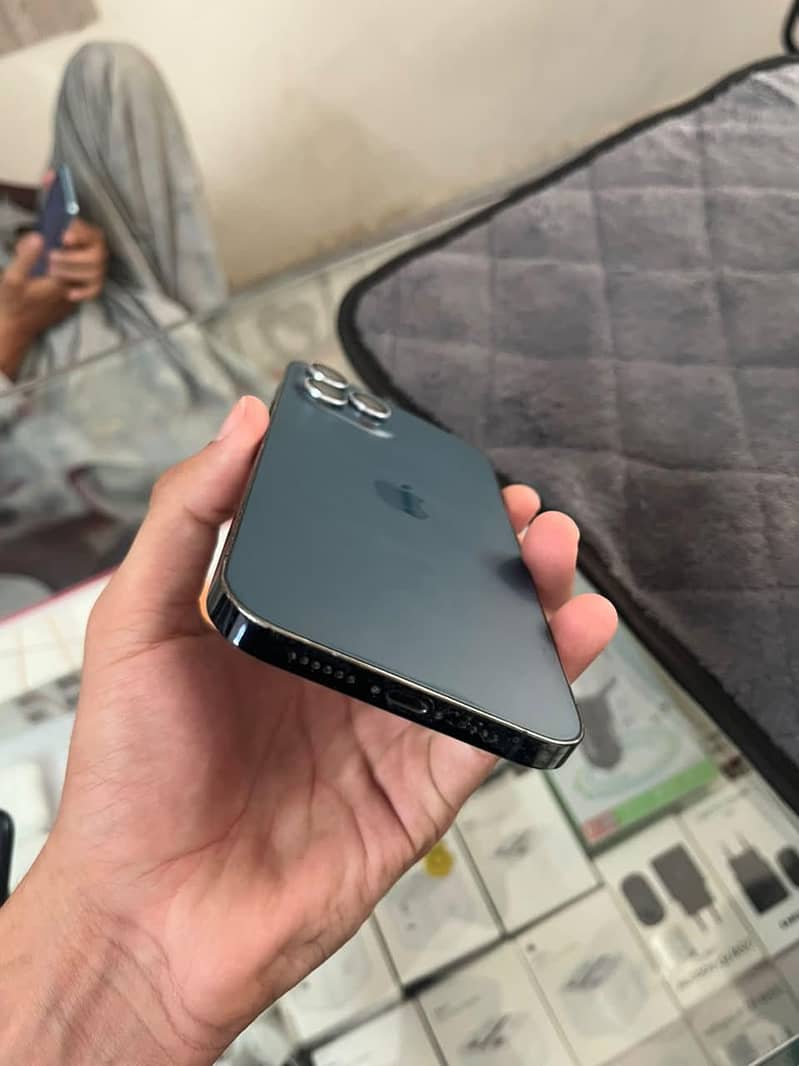 iPhone 12 pro max 2