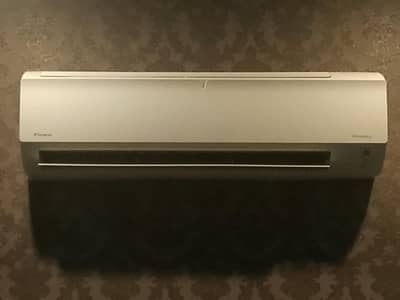 daikin 2.2 ton inverter heat and cool ac