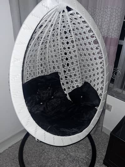 Egg swing shaped jhoola