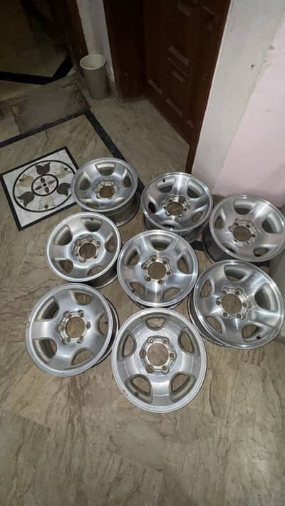 16inch rims 6nuts  available for salee orignal Land Cruiser rims