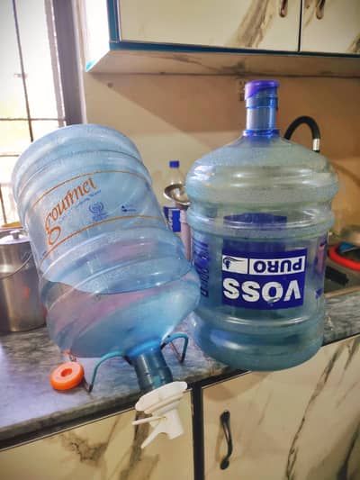 19 Litter 2 Bottles with Stand & Tap