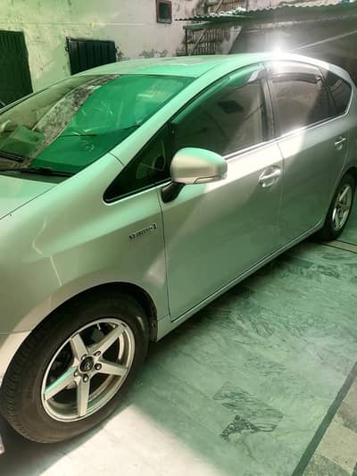 prius alpha hybrid