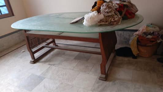 bht acha dining table hy cheez new hy