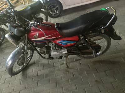 Honda 100 cc boht achi bike ha