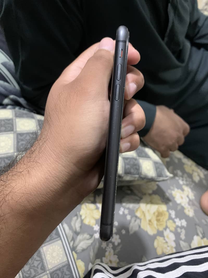 iPhone 11 3