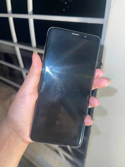 Samsung Galaxy S9 Plus In Midnight Black Color.