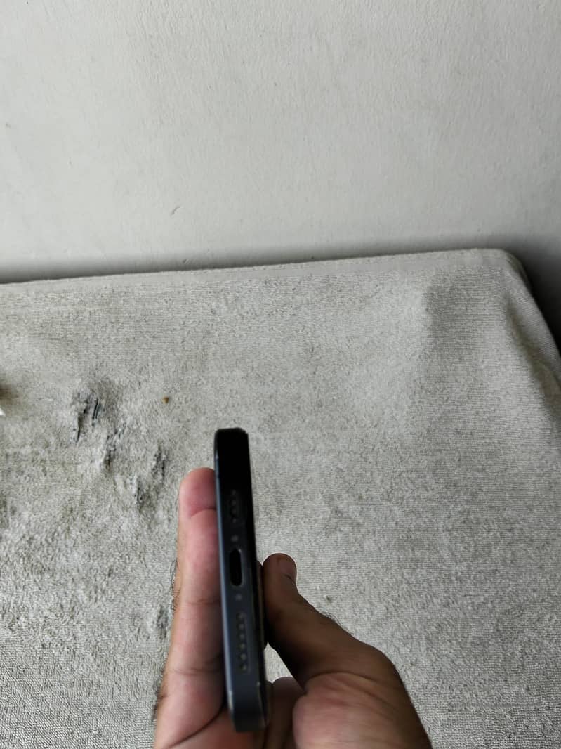 iPhone 15 Pro max 4