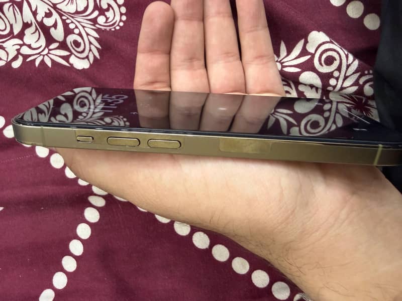 iPhone 14 pro 3
