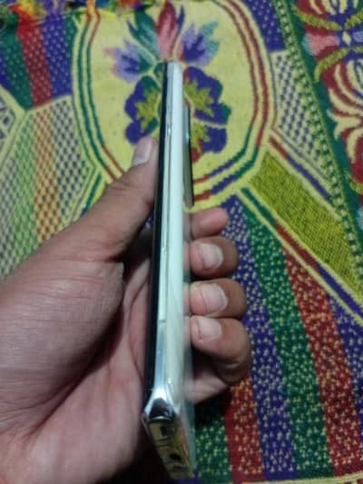 Sharp Aqous r6 . . 12GB RAM and 128 GB ROM , condition 10/10