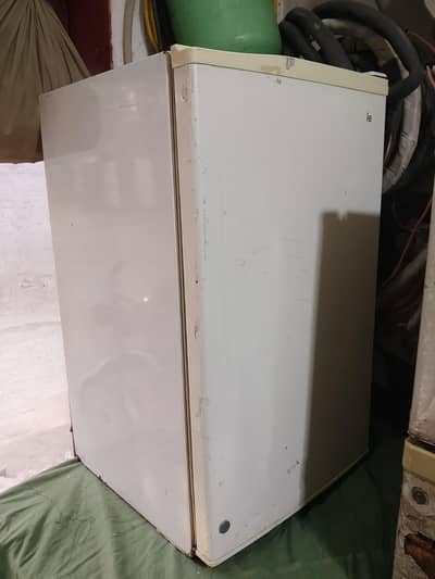 03038700017 Small Fridge All Okk 1 Medium size Dawlance ki