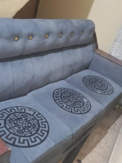 I am selling my 6 seater sofa set