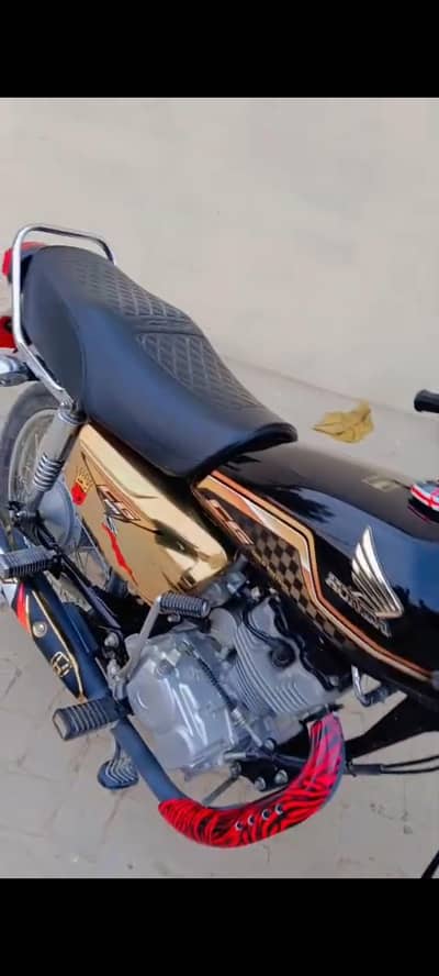 125 bike 2024 for sale new condition 10/10 self Start gold edition